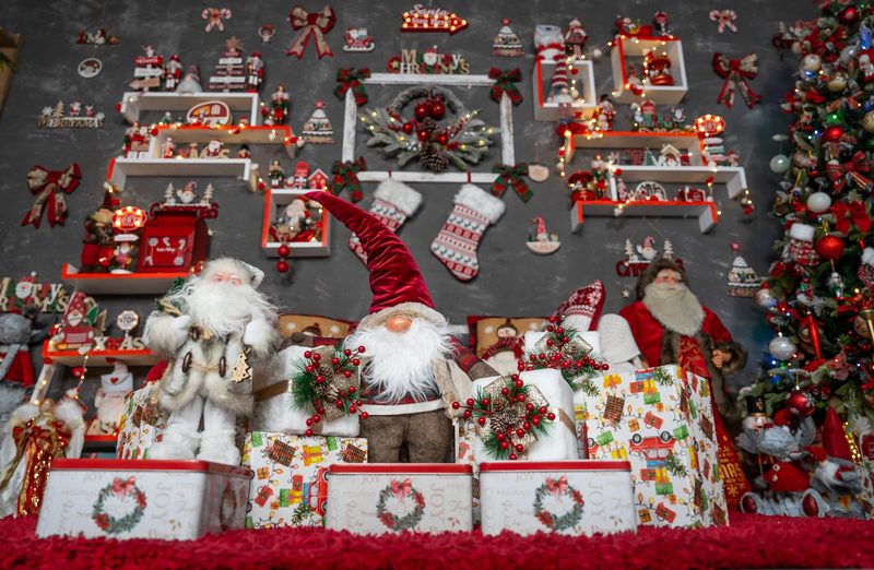 Atelierul lui Moș Crăciun — decor de Crăciun în studioul FotoBucurie, fotografia 5