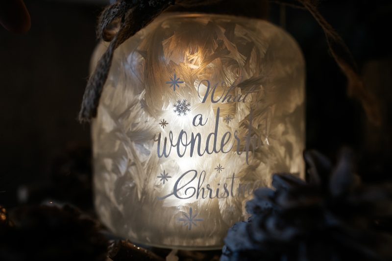 Căsuța din pădure — decor de Crăciun în studioul FotoBucurie, fotografia 5